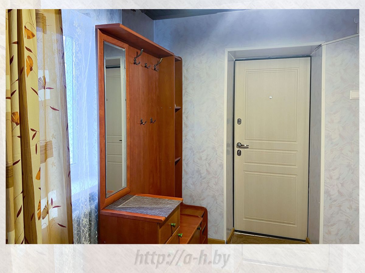 Полдома   по адресу Скориничи