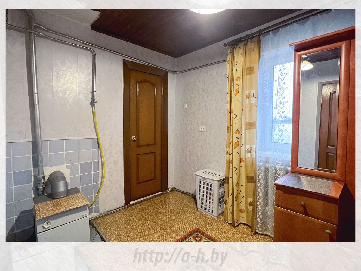 Полдома   по адресу Скориничи