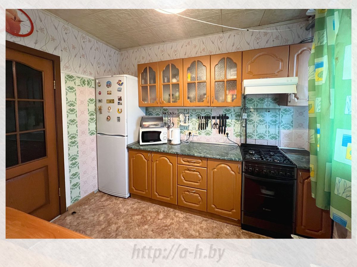 Полдома   по адресу Скориничи