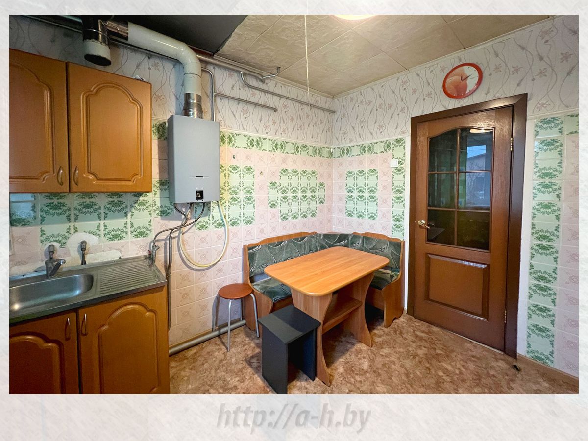 Полдома   по адресу Скориничи