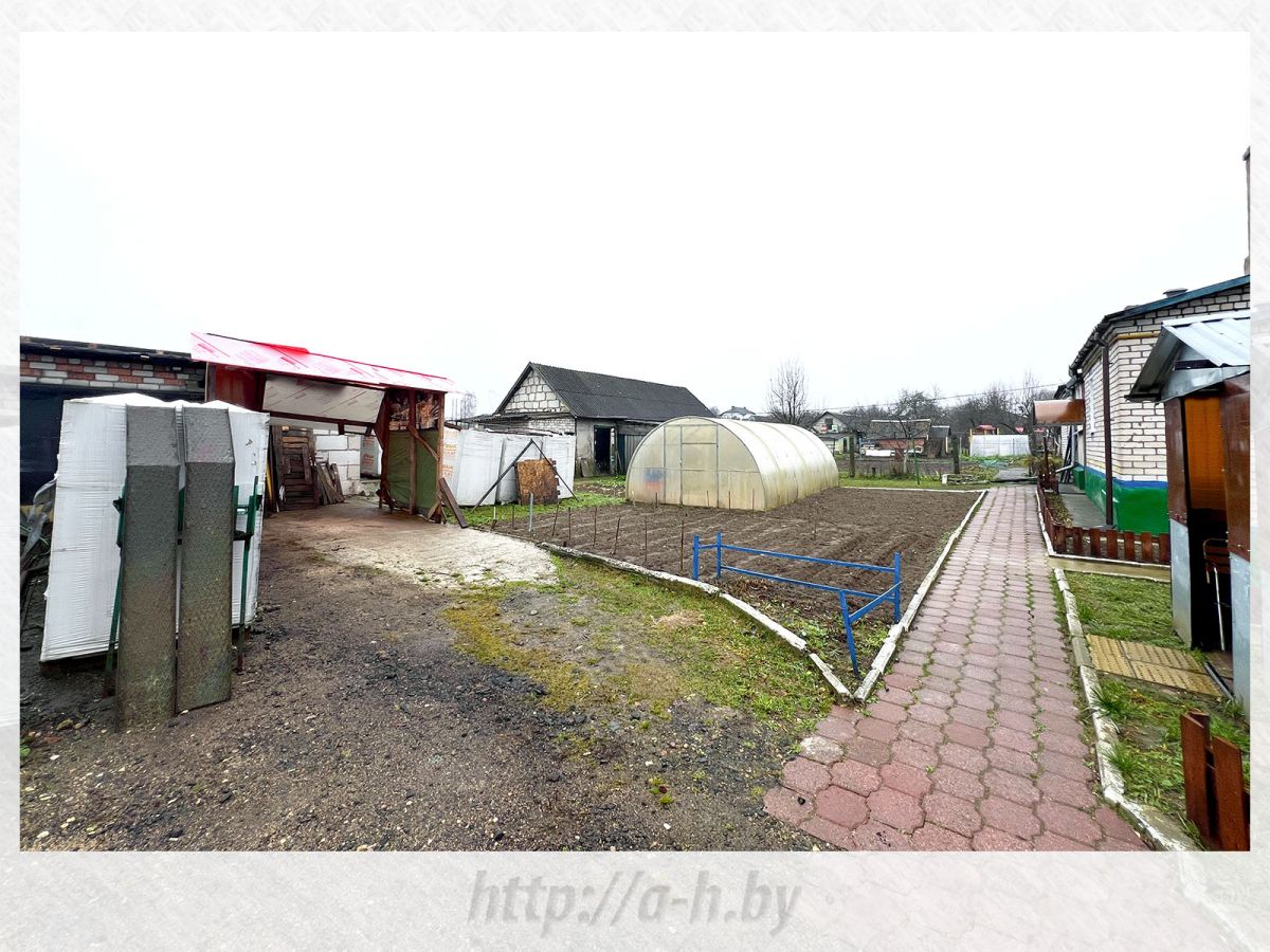 Полдома   по адресу Скориничи